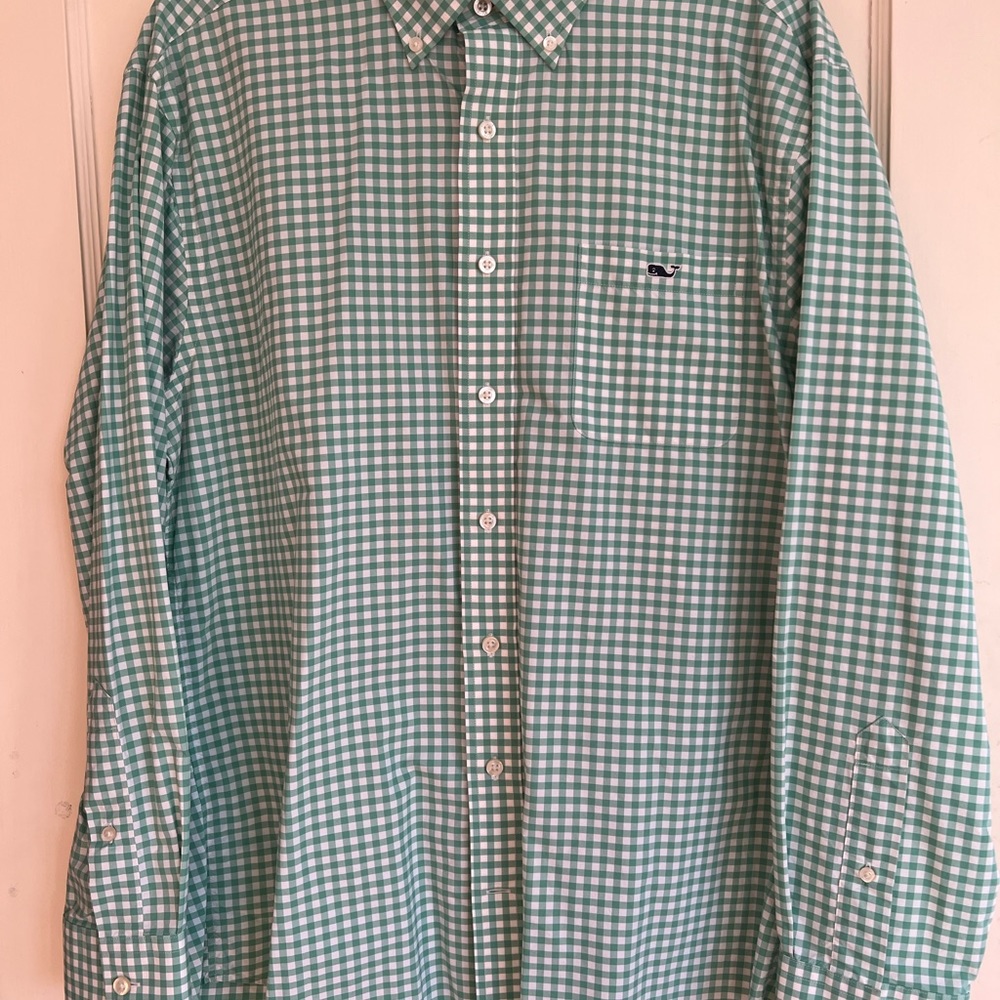 Vineyard Vines men’s long sleeve shirt. Classic fit Tucker shirt. - Picture 2 of 4